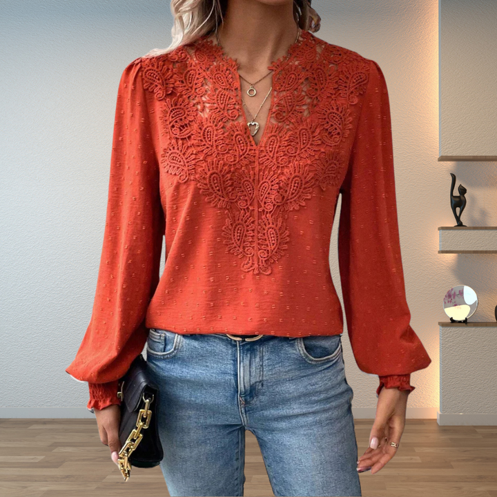 Louise | Sweter z koronkowymi detalami
